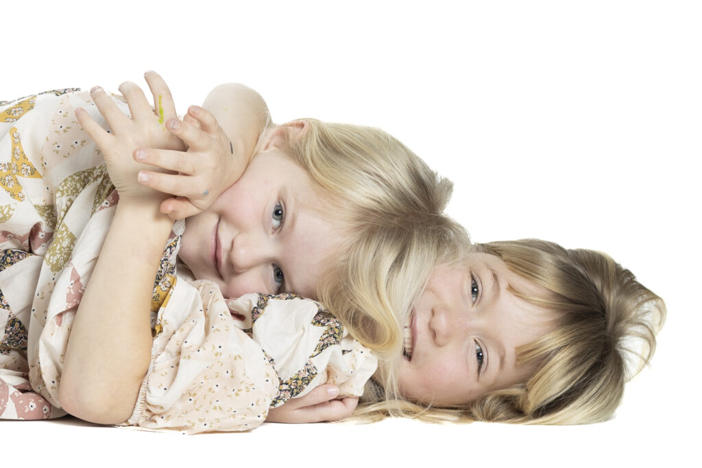 søskende portrætter i studiet