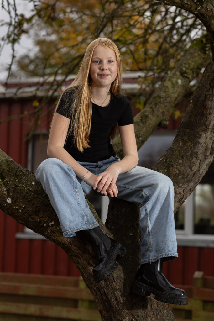 Skolefotografering oppe i et træ