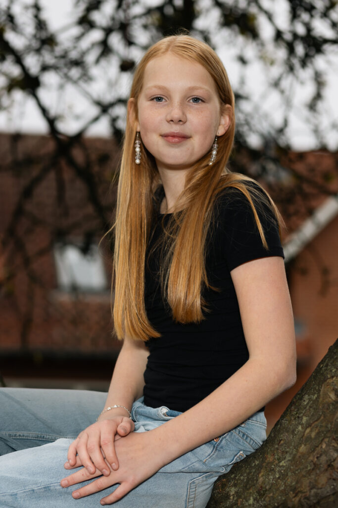 Skolefotografering oppe i et træ