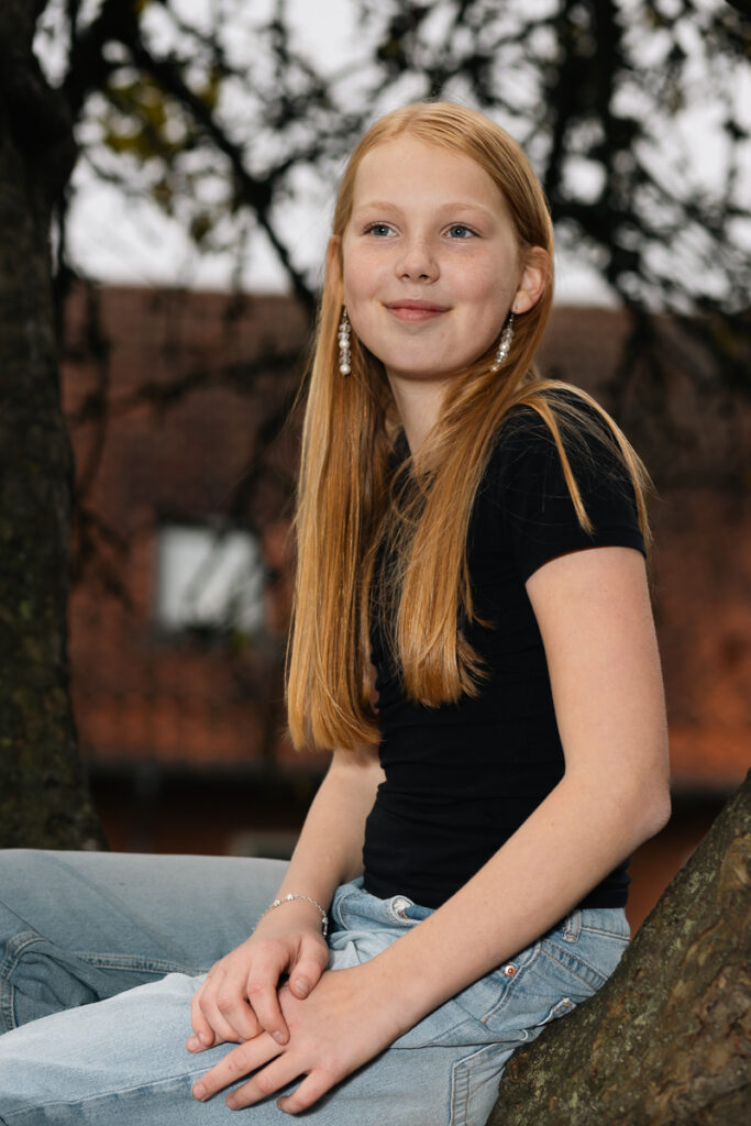 Skolefotografering oppe i et træ